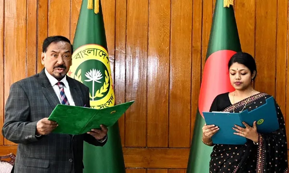 শপথ নিলেন নুসরাত তাবাসসুম