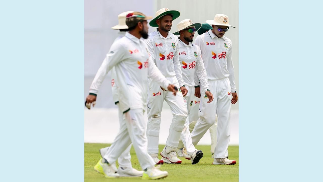 বৃষ্টির পর শুরু হয়েছে খেলা