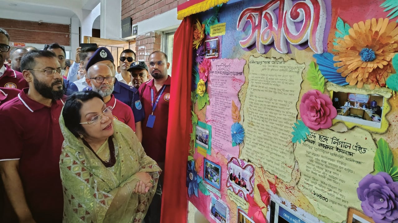 
অসহায় মানুষের ভরসার জায়গা আইনজীবী ও বিচারকরা: বিমানমন্ত্রী 