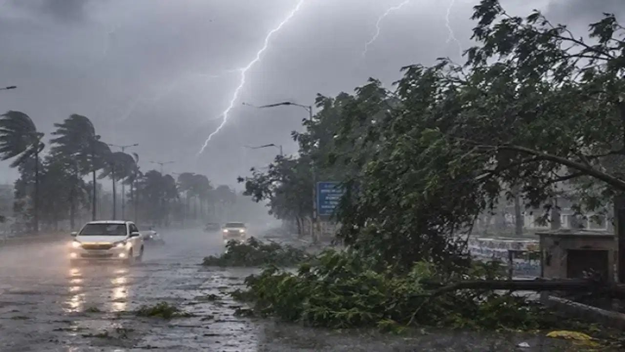 ভারতের উত্তর প্রদেশে ঝড়ে নিহত বেড়ে ১১১