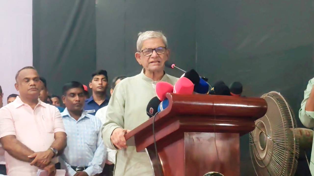 দেশে তেলের সংকট নেই, সব অসাধু ব্যবসায়ীদের কারসাজি: মির্জা ফখরুল