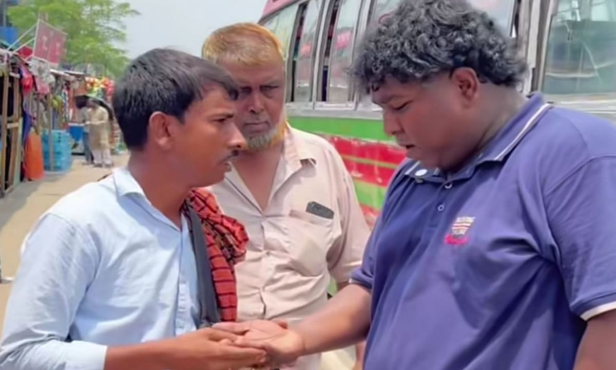 রাগ করলা’ বলে ভাইরাল_ কে এই ইমান আলি