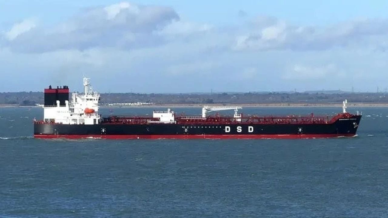 ২৬ হাজার টন অকটেন নিয়ে চট্টগ্রাম বন্দরে হংকংয়ের জাহাজ