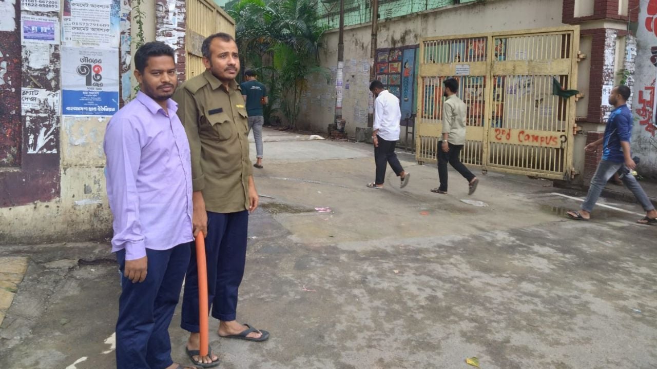 নীরব শ্রমে সচল জবি ক্যাম্পাস, স্বীকৃতি চান কর্মচারীরা