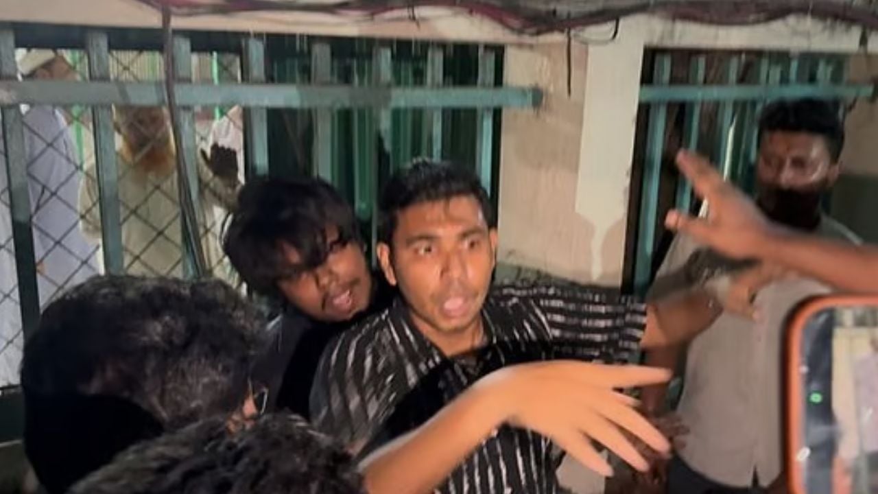 শাহবাগে ২ ডাকসু নেতার ওপর হামলা