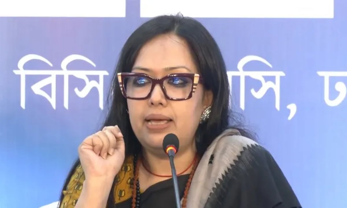 এমপিদের ছেলে-মেয়েকে স্থানীয় স্কুলে পড়ানোর দাবি রুমিন ফারহানার