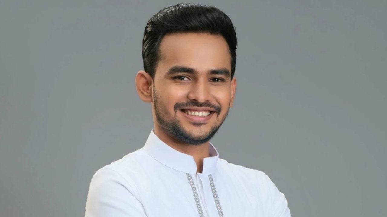 এবার প্রধানমন্ত্রীর কাছে দুর্নীতিবিরোধী কার্ড চাইলেন আসিফ মাহমুদ