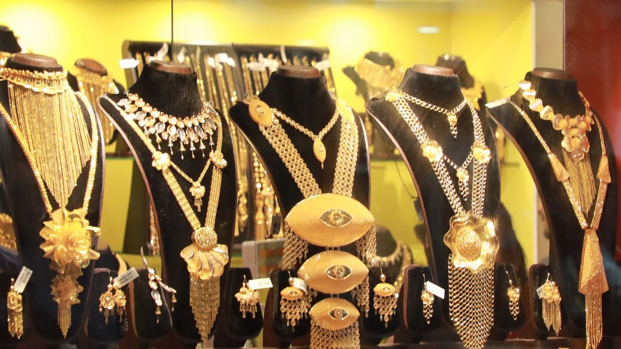 দেশের বাজারে আবারও কমলো স্বর্ণের দাম