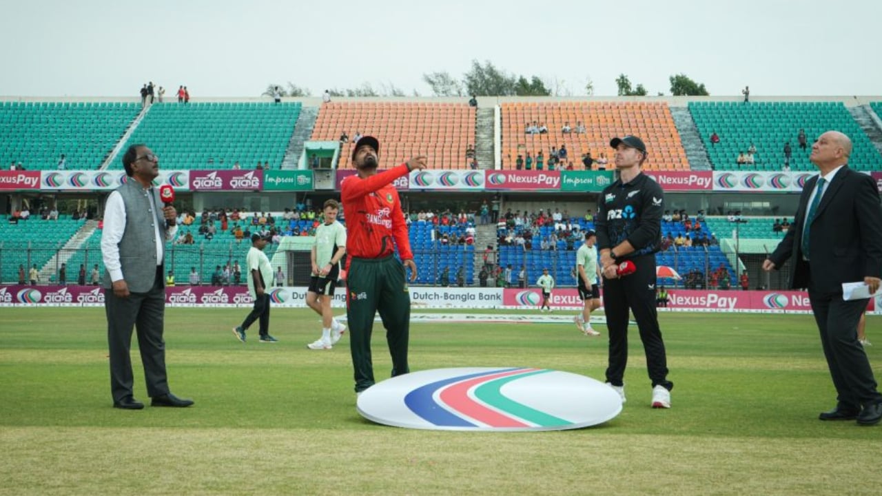 টসে জিতে বোলিংয়ে বাংলাদেশ