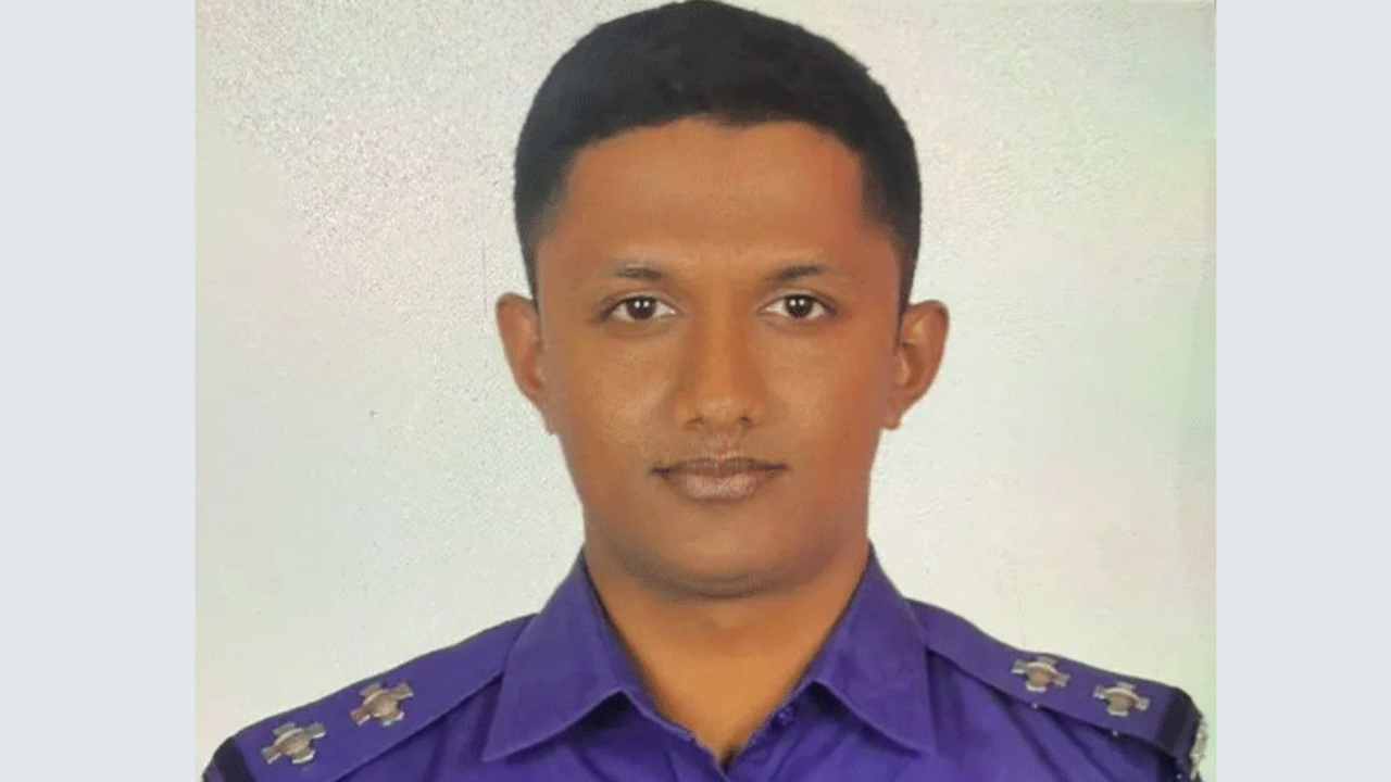 ব্যারাক থেকে বেরিয়ে নিখোঁজ কলাবাগান থানার এসআই 
