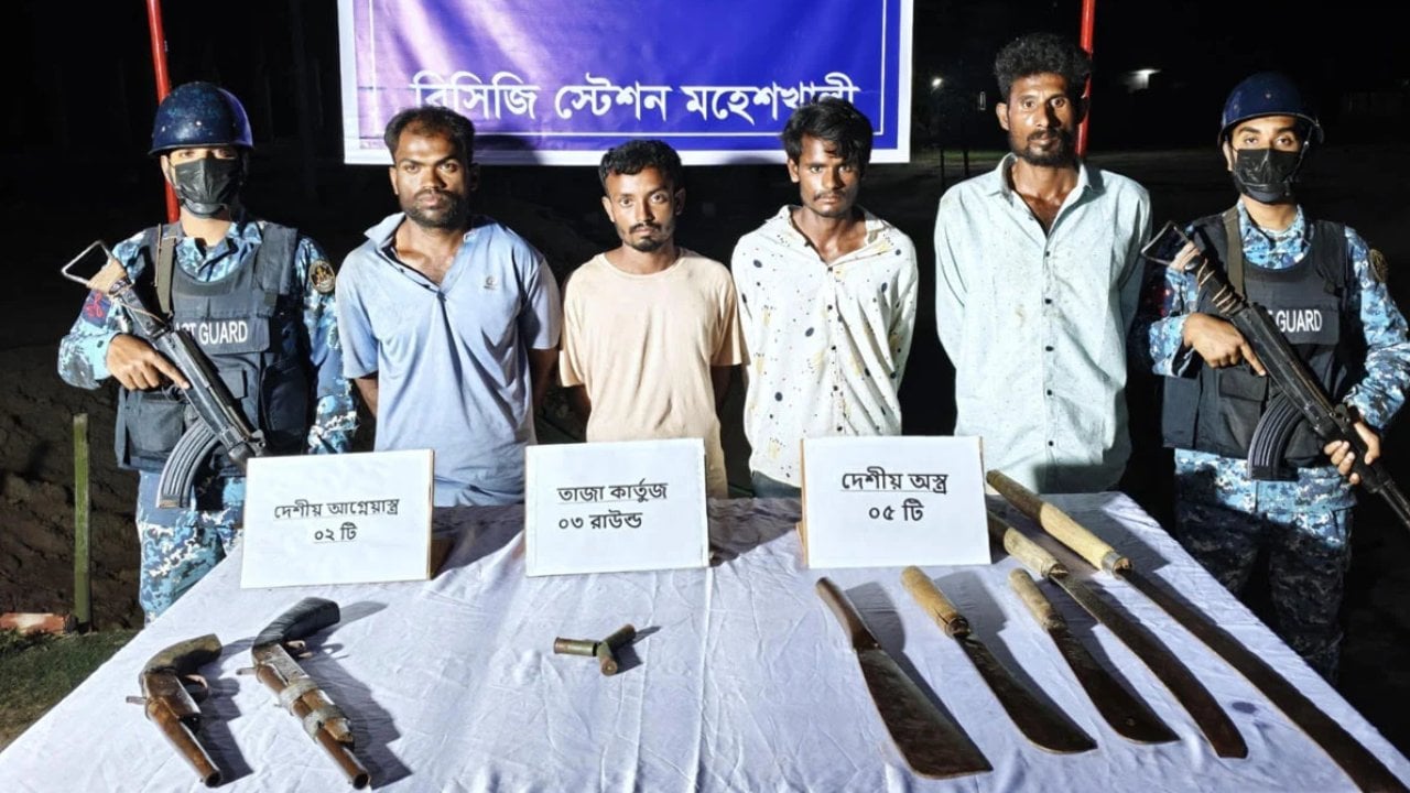 অস্ত্র-গোলাবারুদসহ কাদের বাহিনীর ৪ সদস্য আটক