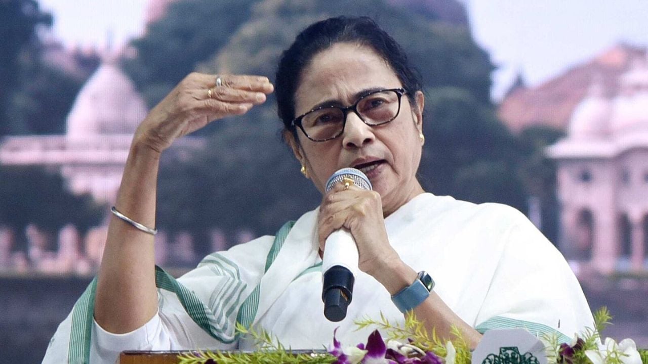 পরাজয়ের পর বিকালে সংবাদ সম্মেলন ডেকেছেন মমতা