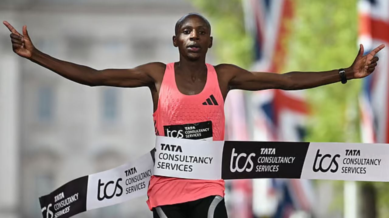 প্রথমবার ২ ঘণ্টার কম সময়ে শেষ হলো ম্যারাথন