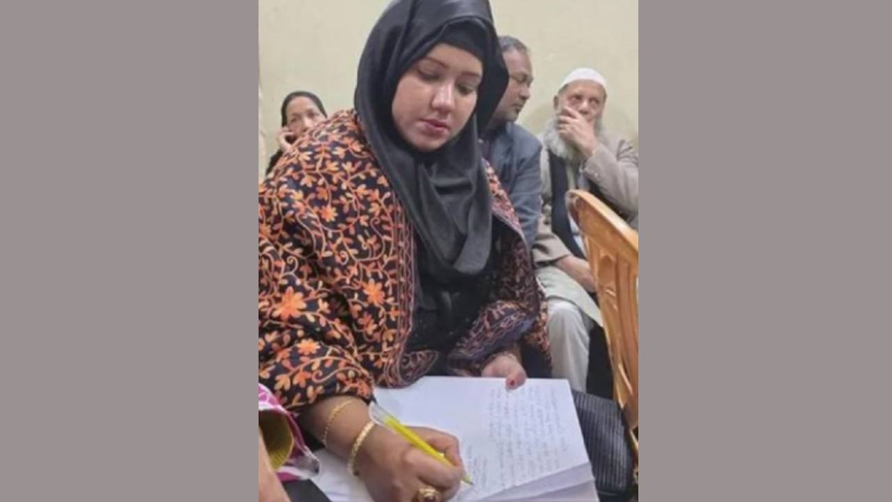 বিএনপি নেত্রীর হয়ে পরীক্ষা দিতে গিয়ে কলেজছাত্রী আটক