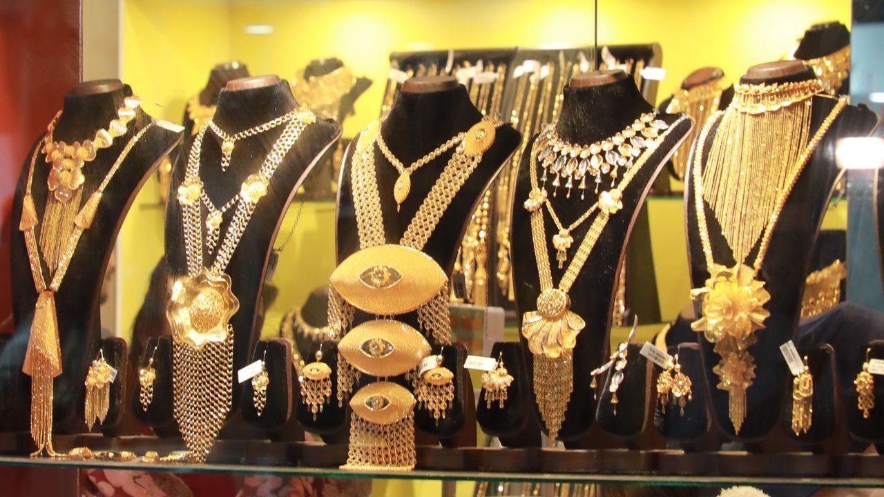 টানা তিন দফায় কমলো স্বর্ণের দাম, ভরি কত