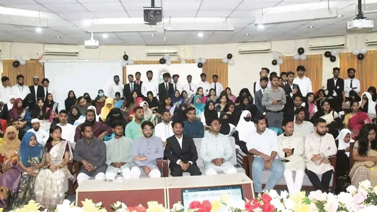 নজরুল বিশ্ববিদ্যালয়ের আইন বিভাগে নবীনবরণ