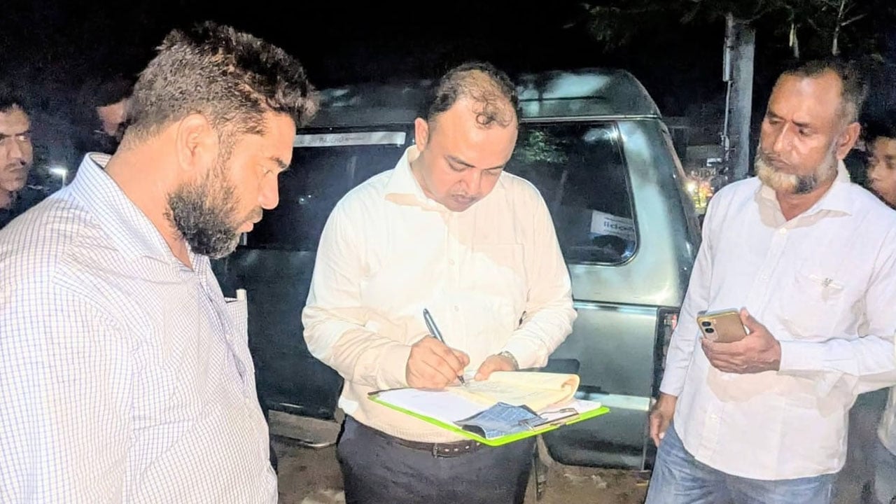 নিয়ম না মানায় ৪ বাইকারকে জরিমানা