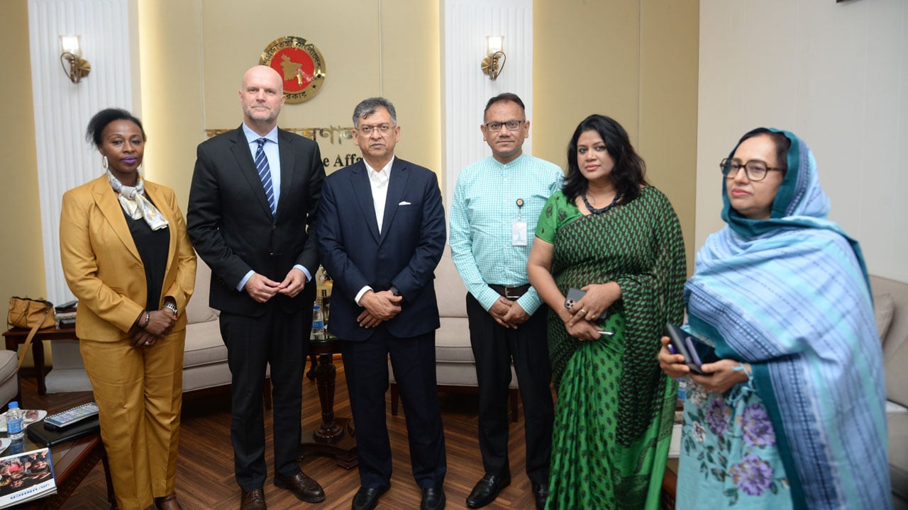 রোহিঙ্গাদের আন্তর্জাতিক সহায়তা কমে যাওয়ায় স্বরাষ্ট্রমন্ত্রীর উদ্বেগ