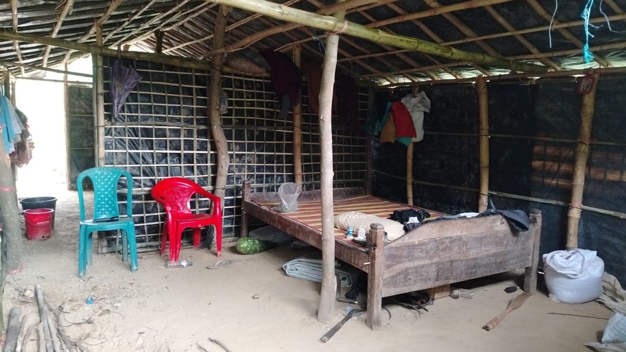 উখিয়ার গহীন জঙ্গলে রহস্যময় বাড়ি ঘিরে চাঞ্চল্য 4