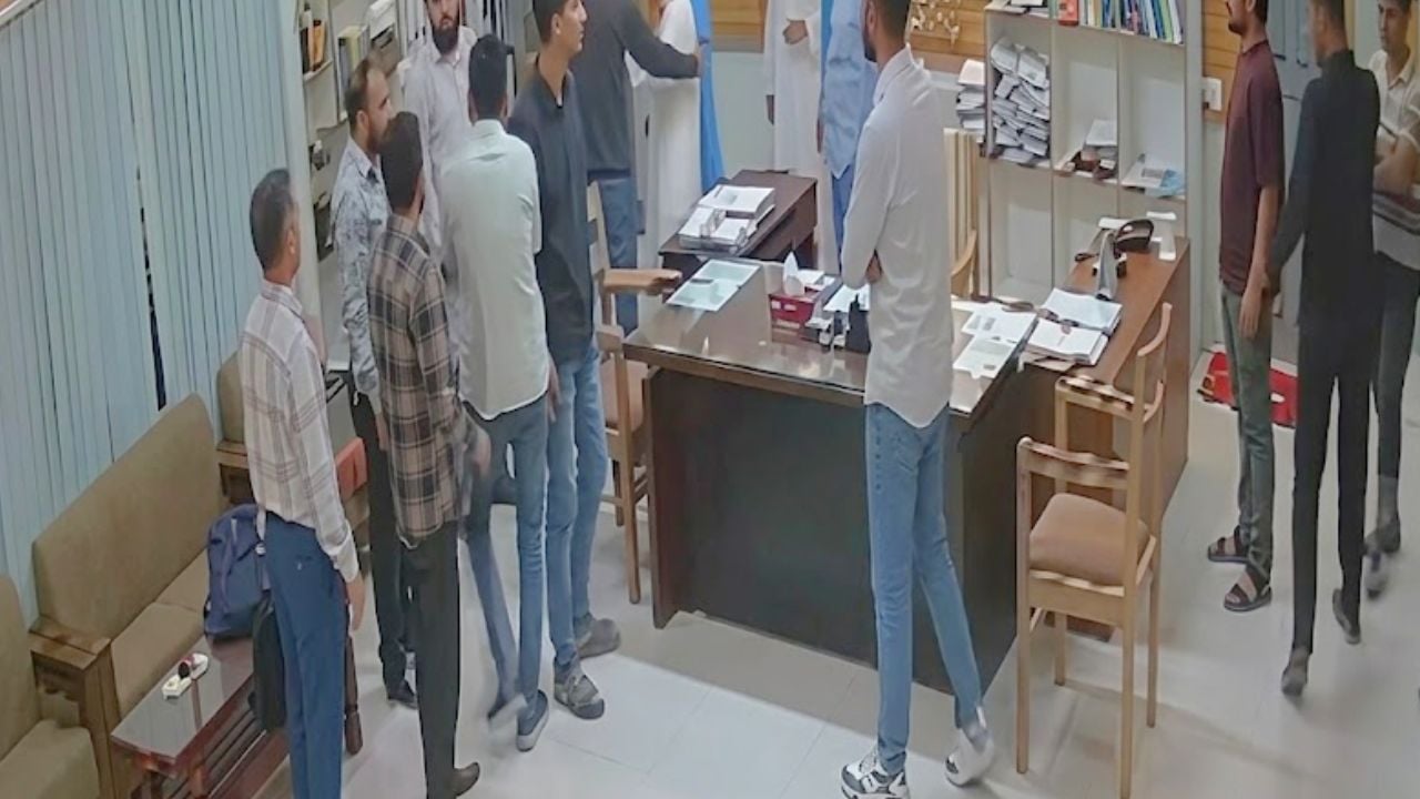 খাবারের টেবিল থেকে তুলে শিক্ষককে হেনস্তার অভিযোগ