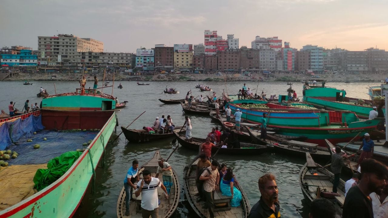 সদরঘাটই যাদের জীবিকার উৎস