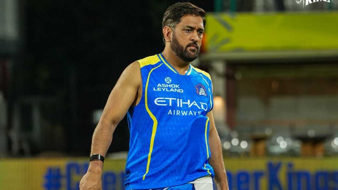 ধোনির মাঠে ফেরা নিয়ে যা বললেন চেন্নাই কোচ