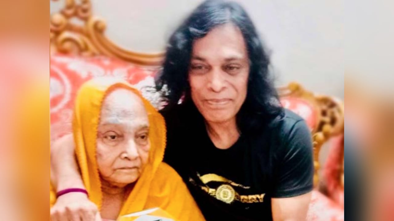 মা হারালেন সংগীতশিল্পী হাসান