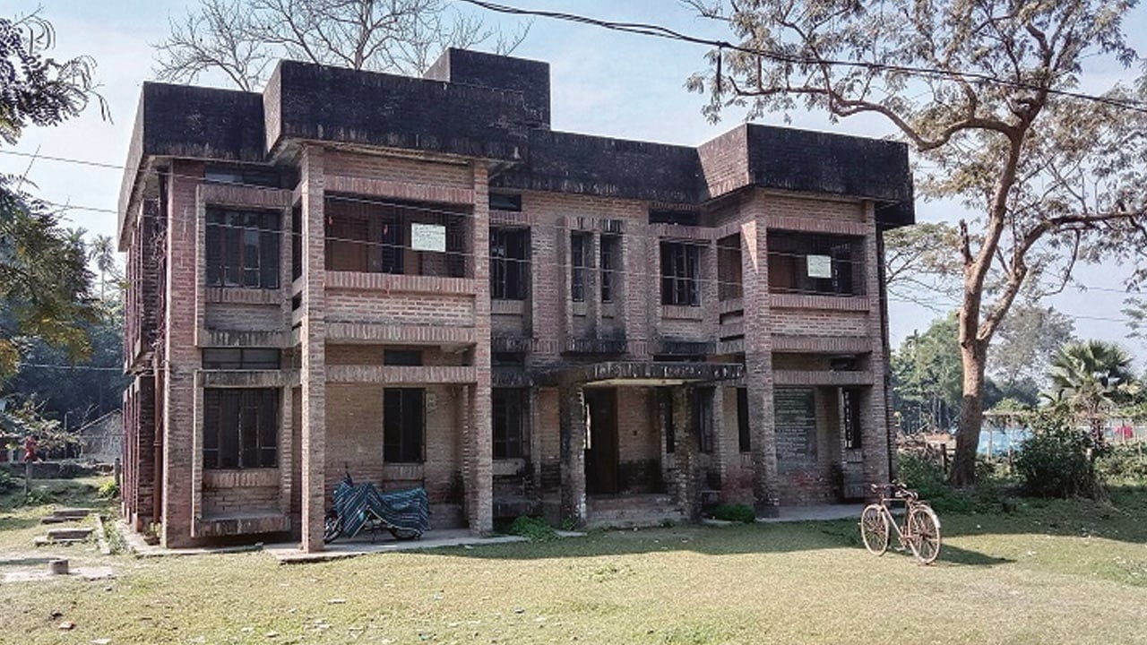 বোয়ালখালীতে স্বাস্থ্যকেন্দ্রে চুরি, আটক ২