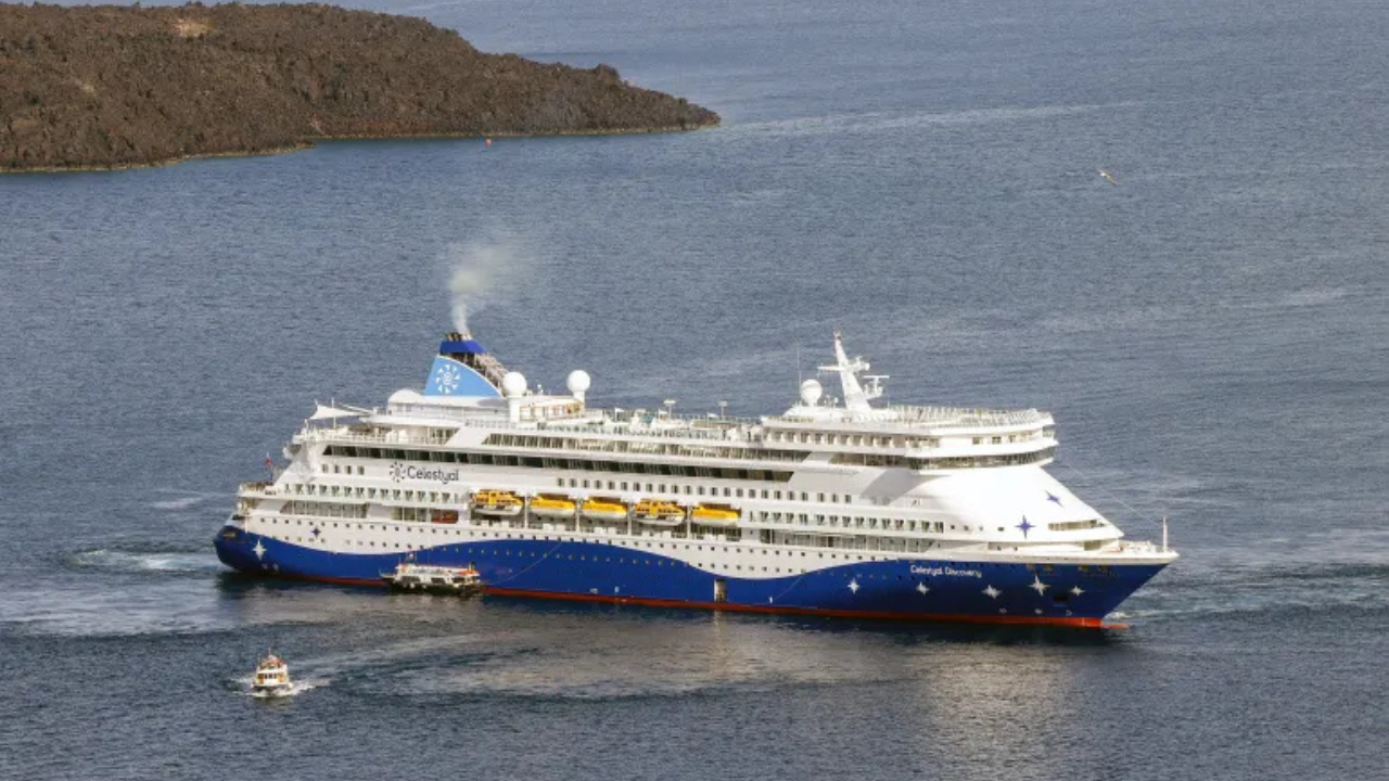 দেড়মাস পর হরমুজ পার হলো বিশাল প্রমোদতরি