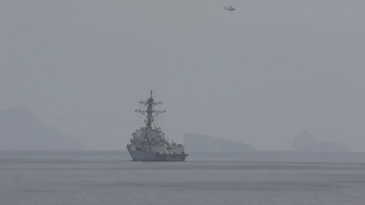 দুই মার্কিন জাহাজ হরমুজ প্রণালি অতিক্রম করেছে: সেন্টকম