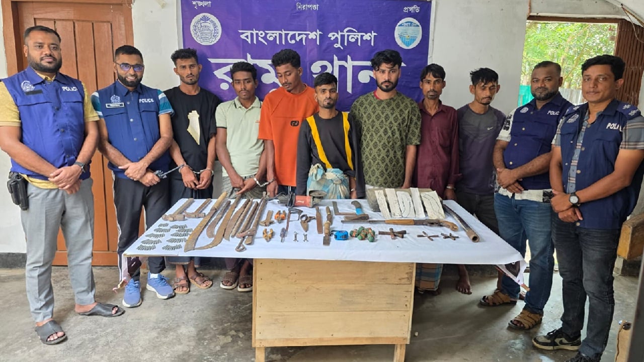 রামুতে ডাকাতির প্রস্তুতিকালে অস্ত্রসহ গ্রেপ্তার ৭