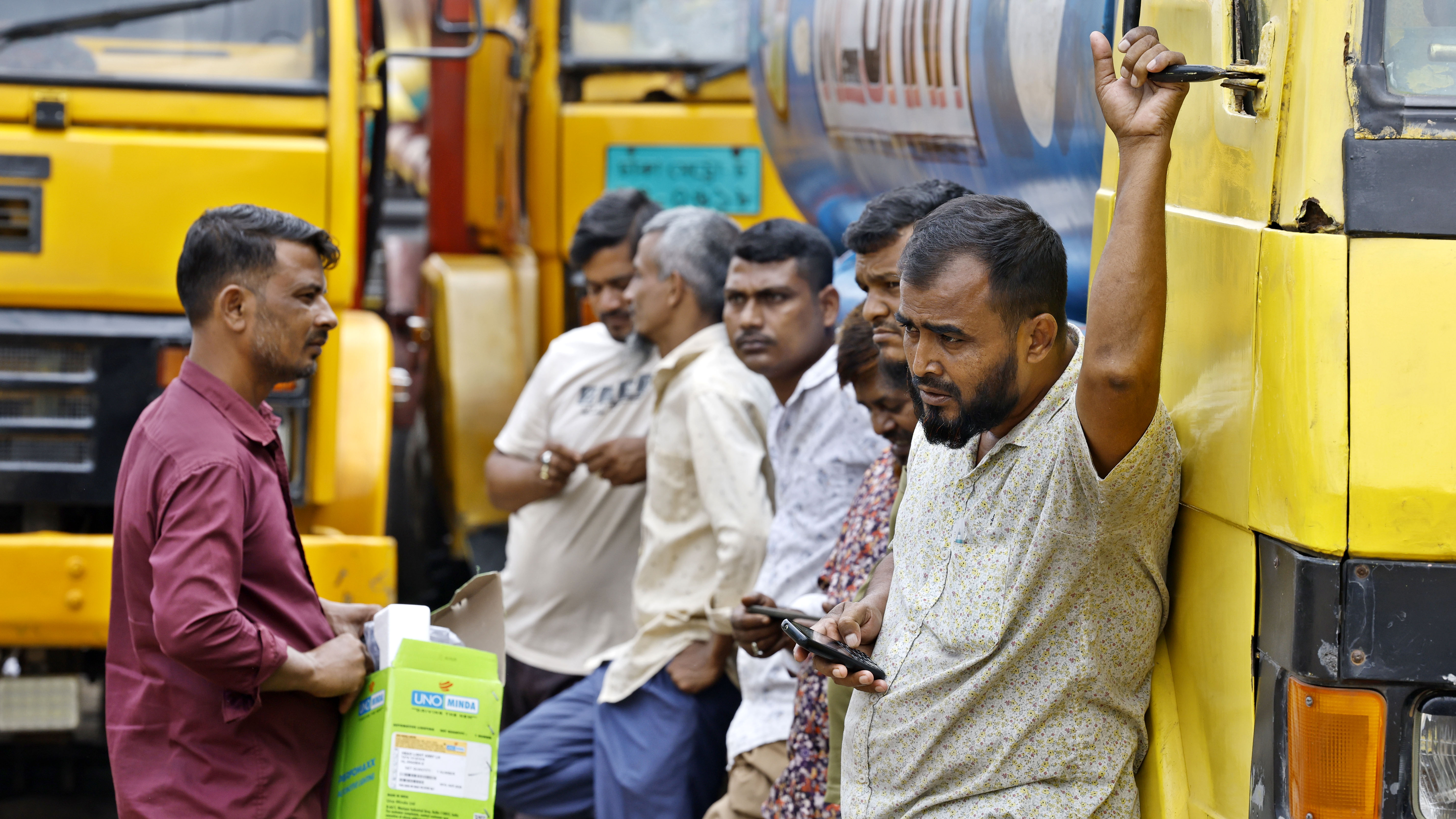 বিভিন্ন পাম্পের তেল বহনকারী গাড়ি চালকদের অপেক্ষা করতে দেখা গেছে ডিপোর বাইরে
