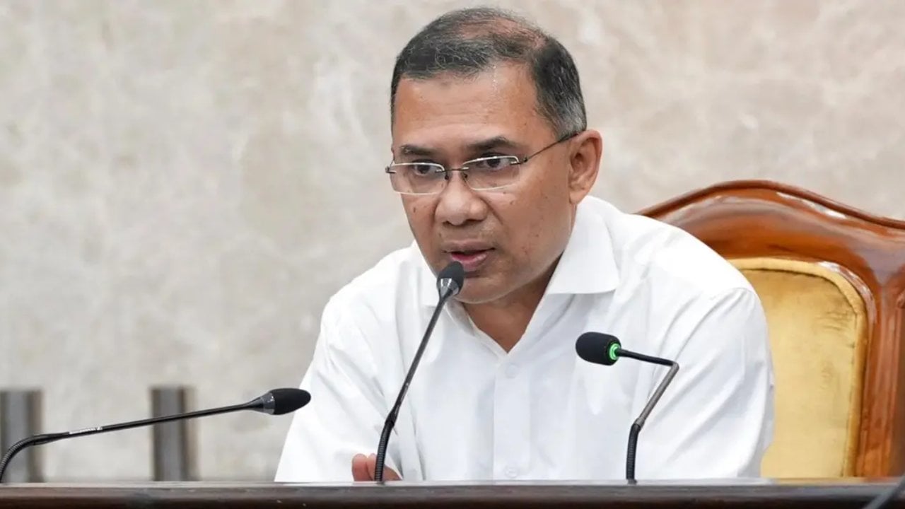 দুর্নীতি-সন্ত্রাস নিয়ন্ত্রণে রাজনৈতিক পরিচয় বিবেচনা না করা নির্দেশ প্রধানমন্ত্রীর