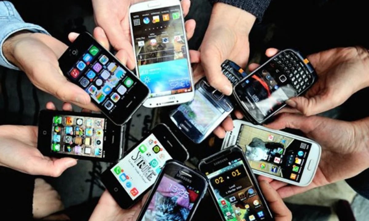 দেশে স্মার্টফোন ব্যবহারে শীর্ষে ফেনী