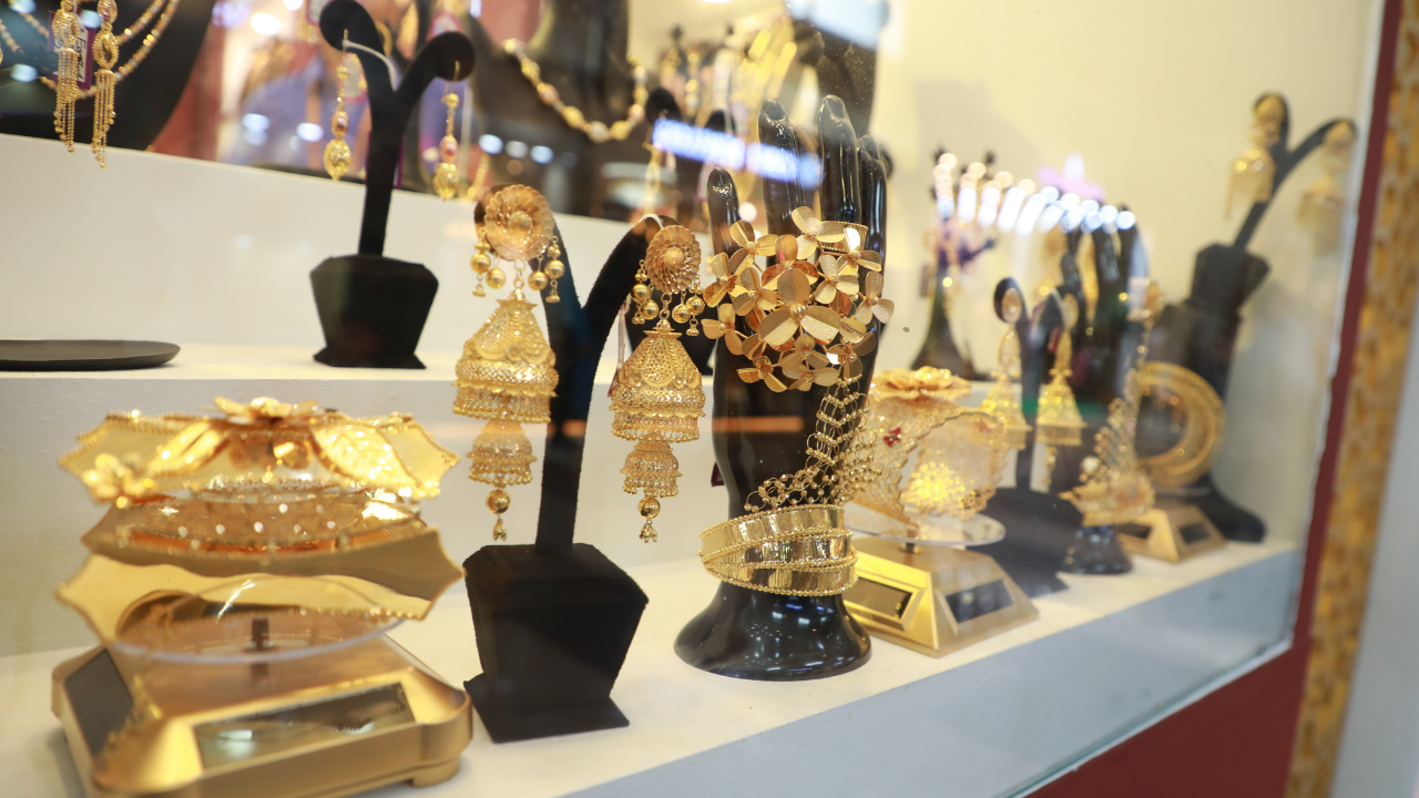 দেশের বাজারে কমলো স্বর্ণের দাম