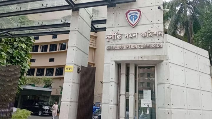 অবৈধ সম্পদ অর্জন ; কাস্টমস এজেন্টের বিরুদ্ধে মামলার সুপারিশ