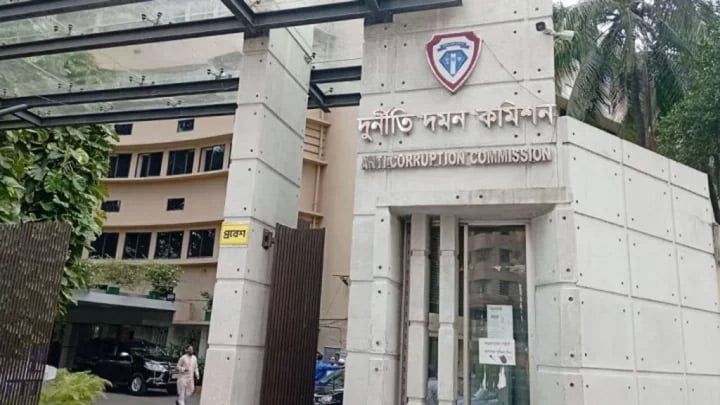 দুদকের জালে ঠিকাদার জাহিদুর, চলছে জিজ্ঞাসাবাদ