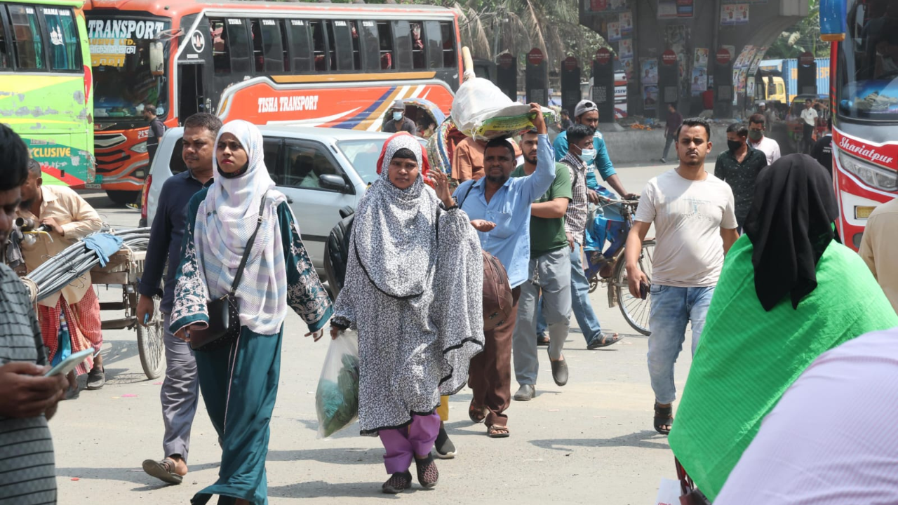 ঈদে বাড়ি ফেরা