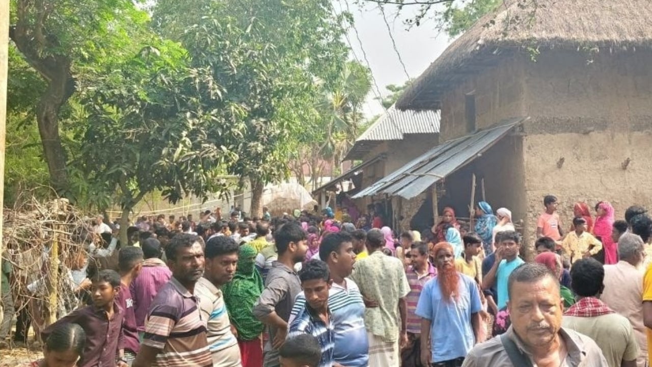 একই পরিবারের ৪ জনকে গলা কেটে হত্যা