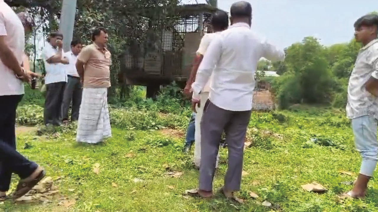 ‘একটা শুট করাম, একটা শুটেই পড়ে যাবে’ বিএনপি নেতার হুমকি