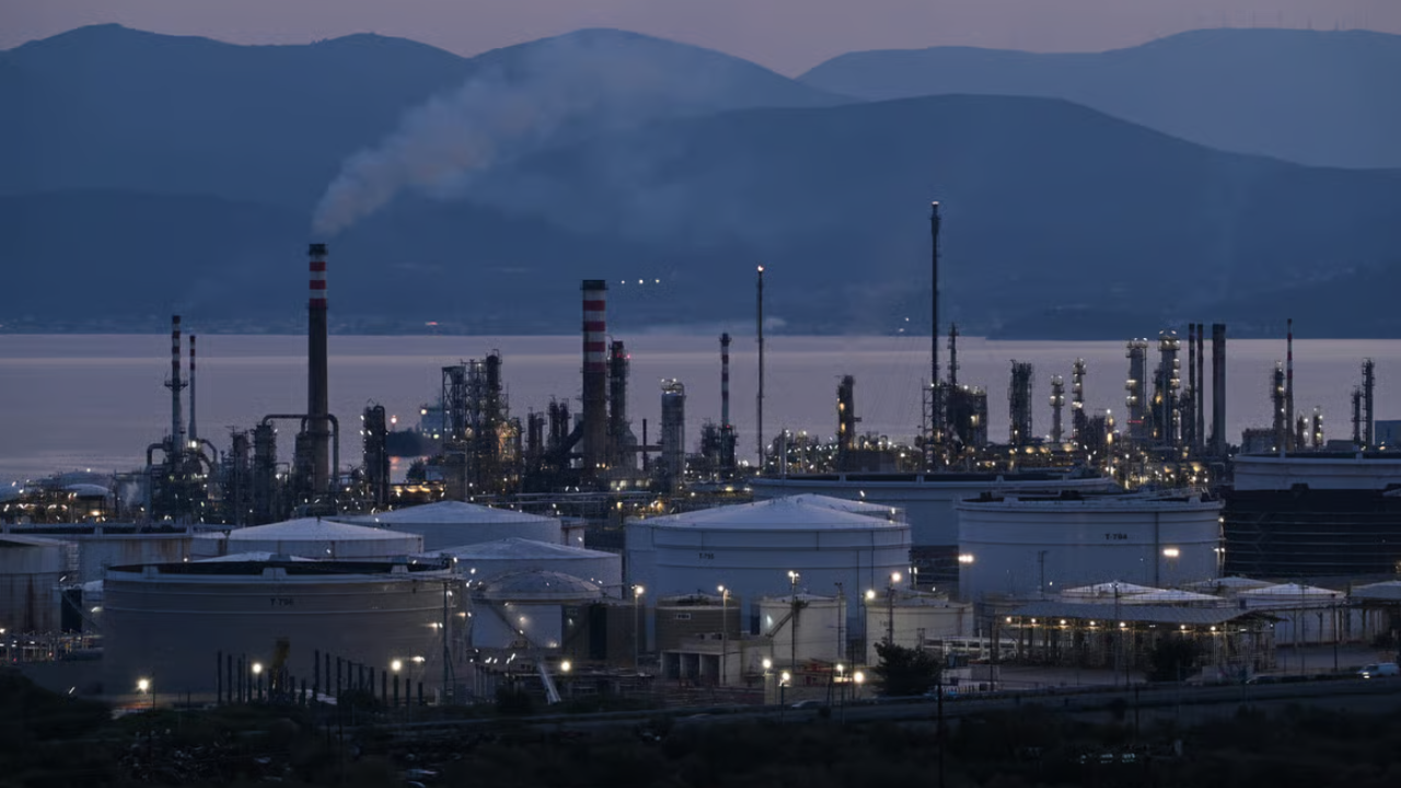 মধ্যপ্রাচ্যে যুদ্ধের প্রভাব: ইউরোপে বেড়েছে গ্যাসের দাম