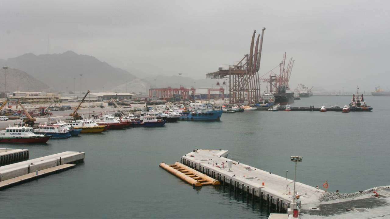 আমিরাতের ৩ বন্দর এলাকার অধিবাসীদের সরে যেতে বললো ইরান