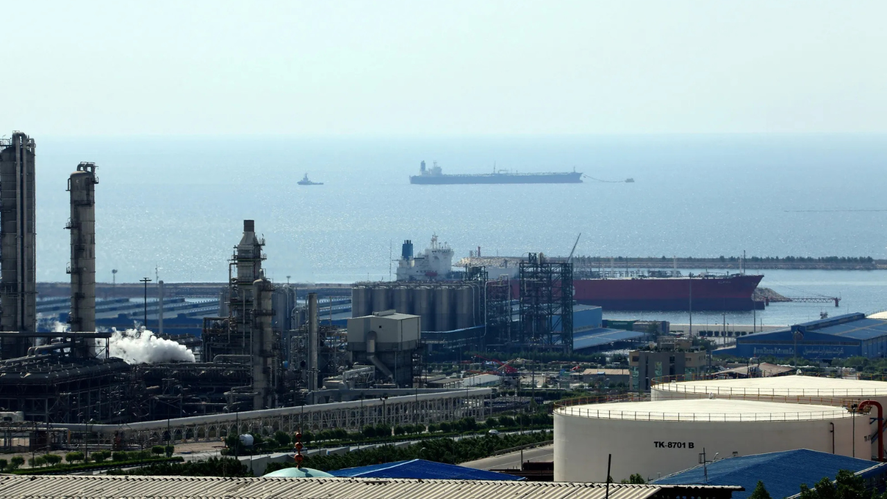 ইরানে গ্যাসক্ষেত্রে হামলার খবরে তেলের দাম বৃদ্ধি