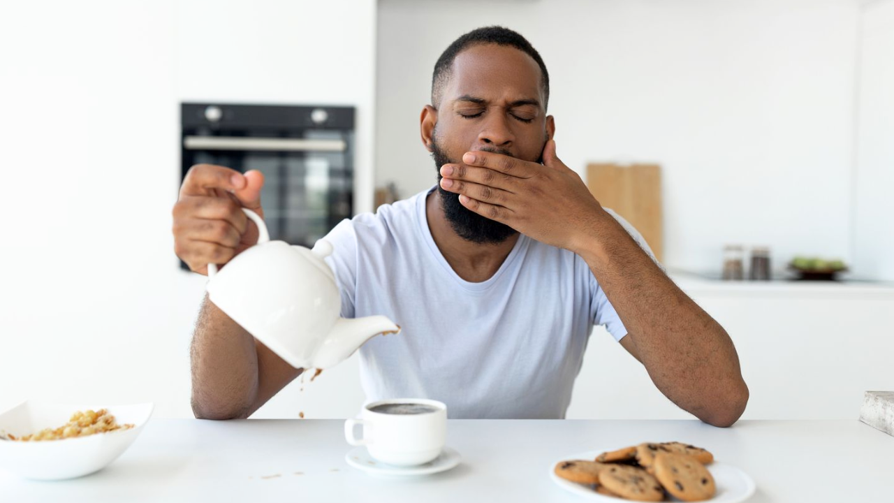 ঘুম থেকে উঠেই যেসব খাবার এড়িয়ে চলবেন