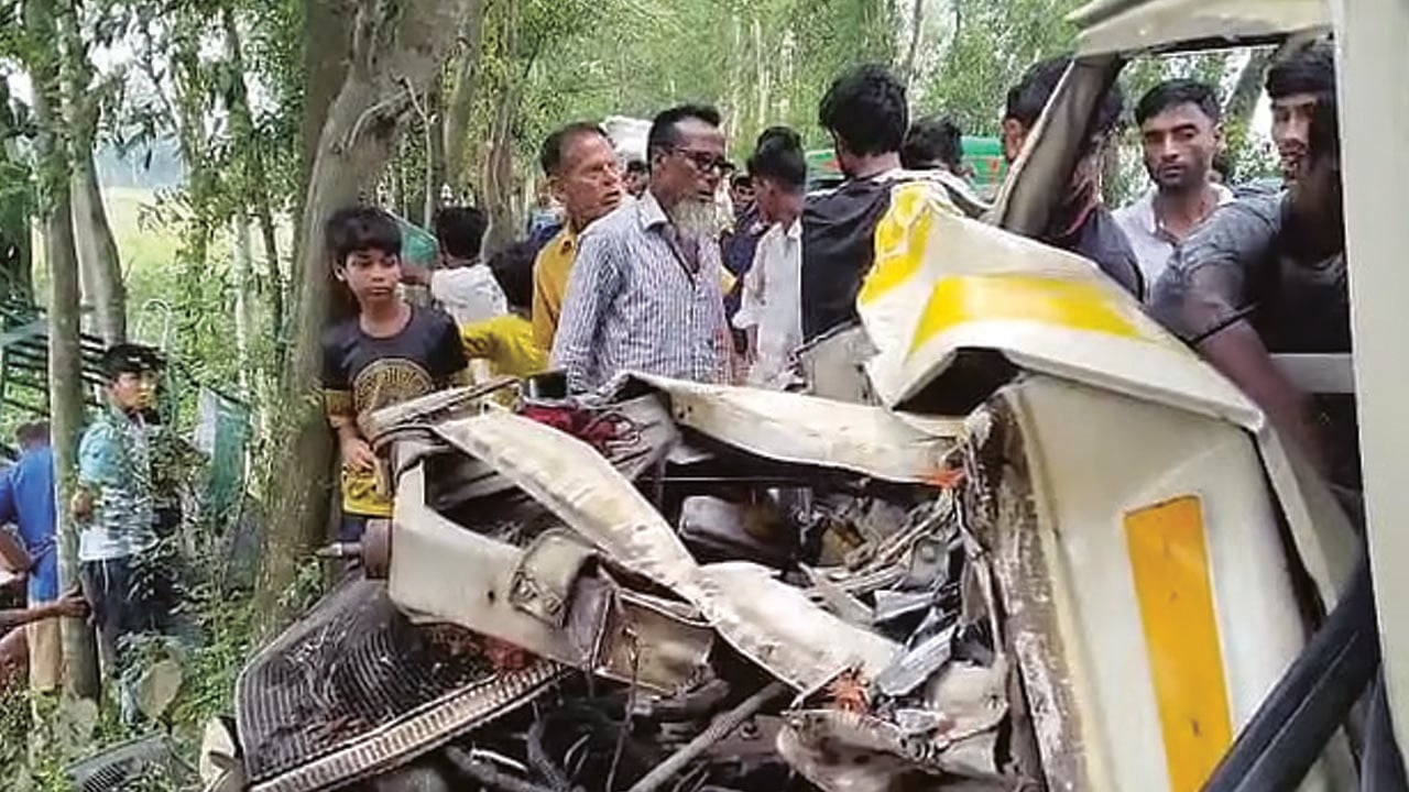 গাইবান্ধায় সড়ক দুর্ঘটনায় প্রাণ গেলো ২ জনের