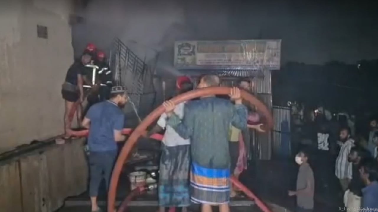 গাজীপুরে পোশাক কারখানার আগুন পাঁচ ঘন্টা পর নিয়ন্ত্রণে