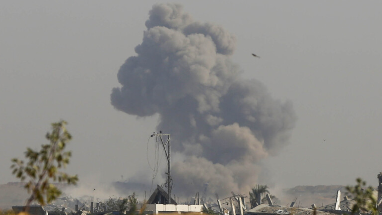 গাজার শরণার্থী শিবিরে ইসরায়েলি বিমান হামলায় নিহত ৬