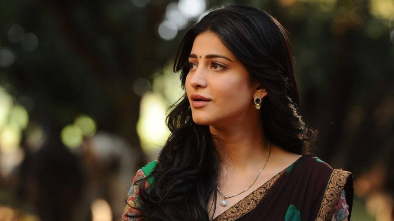 সাংবাদিকদের ওপর মেজাজ হারালেন শ্রুতি হাসান