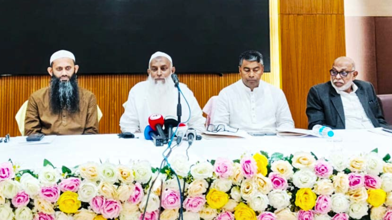 হজযাত্রীদের সেবা না দিলে দেশে ফেরত: ধর্মমন্ত্রী