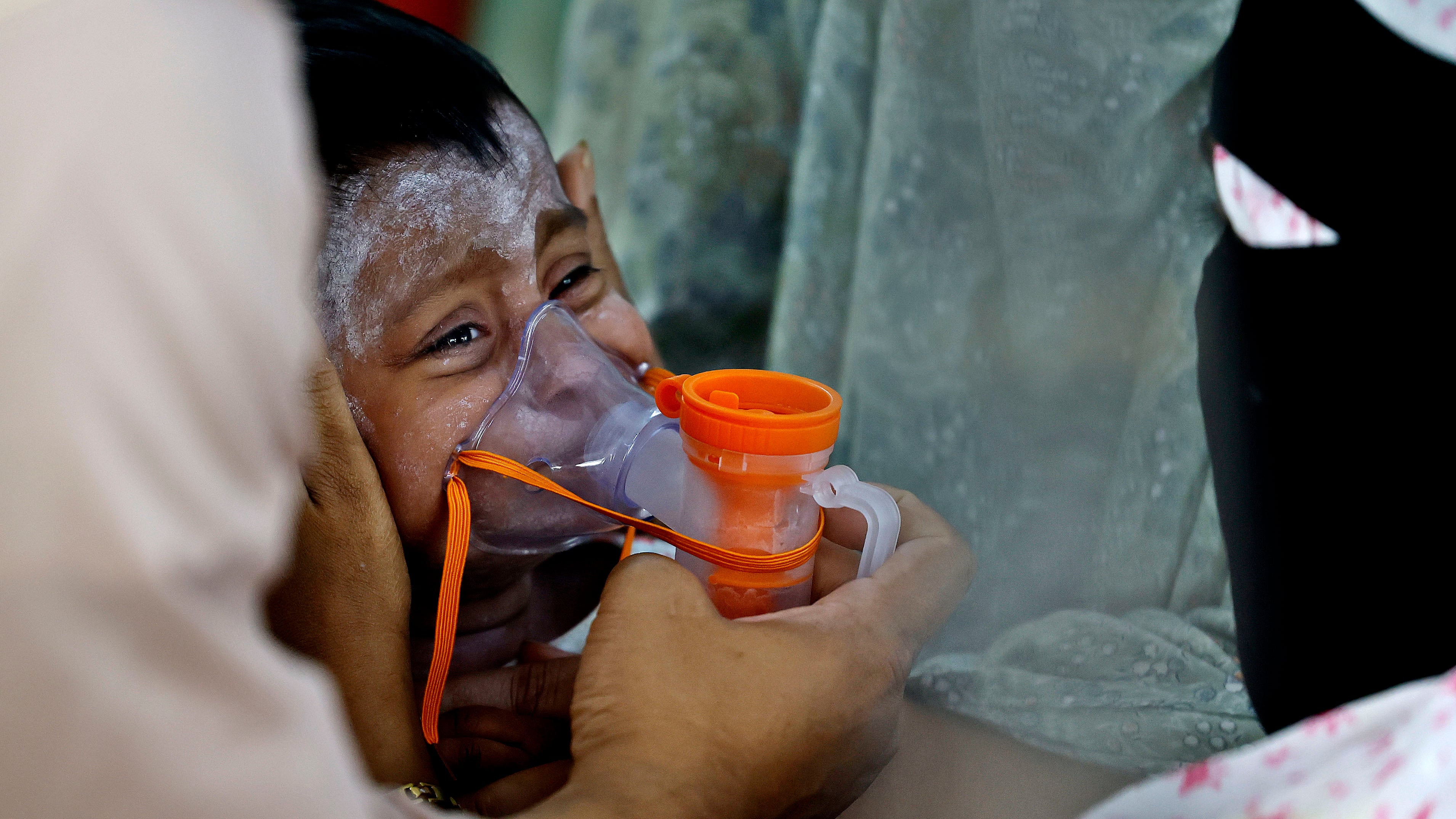 ছোট্ট জীবনে বড় হুমকি